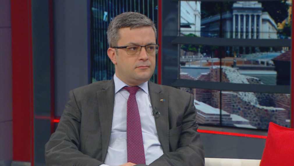 Тома Биков: Божков да се защити пред съда, а не да се включва по телефона 