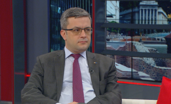 Тома Биков: Божков да се защити пред съда, а не да се включва по телефона 