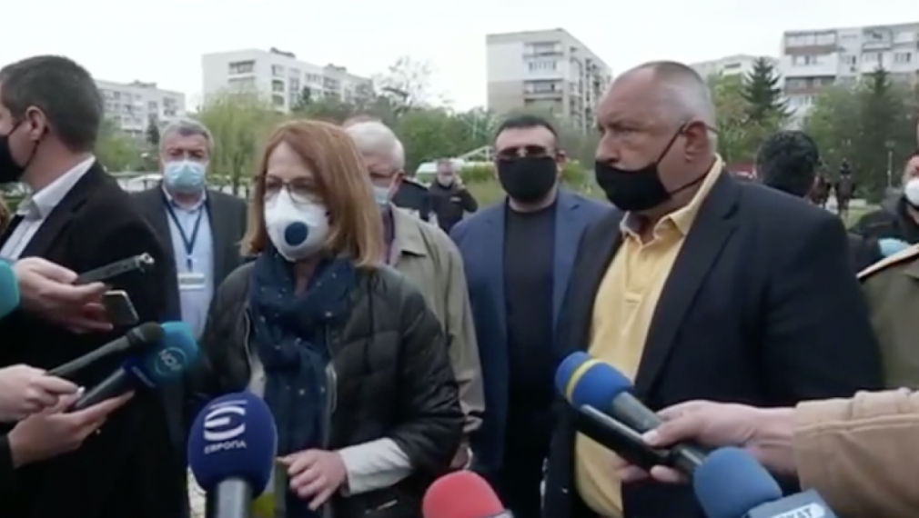 Отварят парковете в София за родители с малки деца