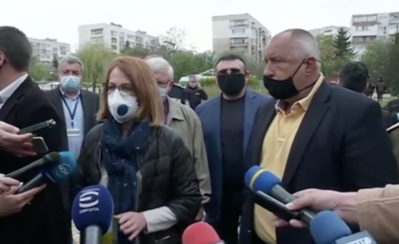 Отварят парковете в София за родители с малки деца