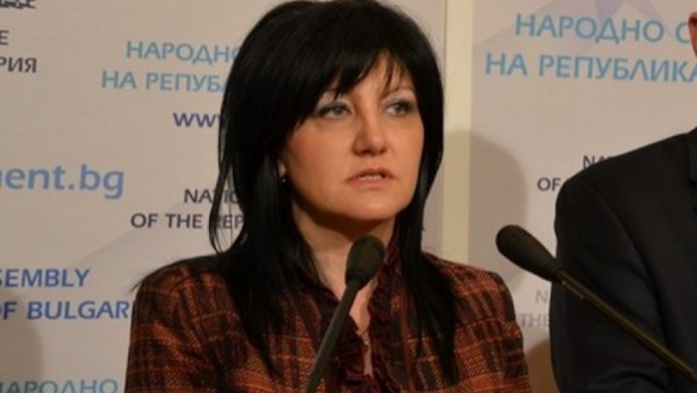 Караянчева: ГЕРБ не опъва политически чадъри над никого