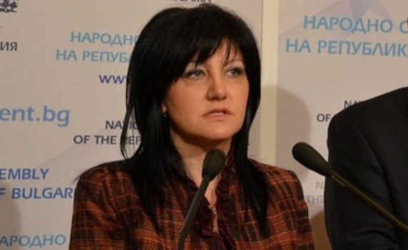 Караянчева: ГЕРБ не опъва политически чадъри над никого