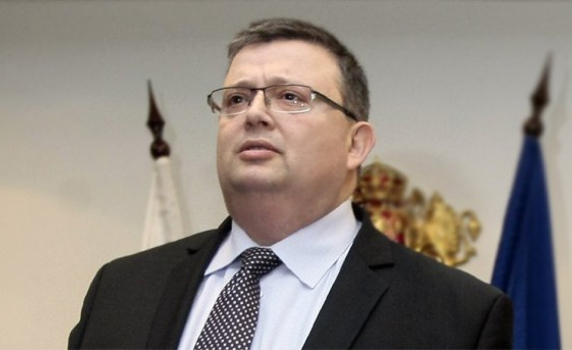 Цацаров сигнализира ВСС за забавени наказателни дела