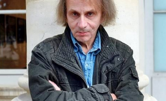 Мишел Уелбек: Обвинявам Оланд и защитавам французите