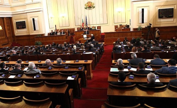 Парламентът гласува оставката на кабинета