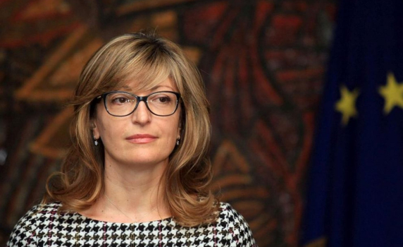  Екатерина Захариева: Изказването на Еманюел Макрон е обидно