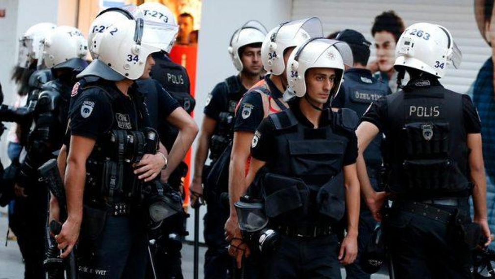 Двама арестувани след престрелка в Истанбул