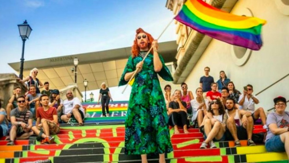 Стотици хиляди участваха в гей парад във Виена  