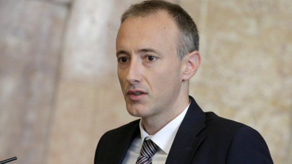 МОН няма да подкрепи проекта на БАН за джендър обучение на учители