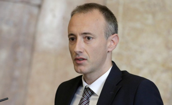 МОН няма да подкрепи проекта на БАН за джендър обучение на учители