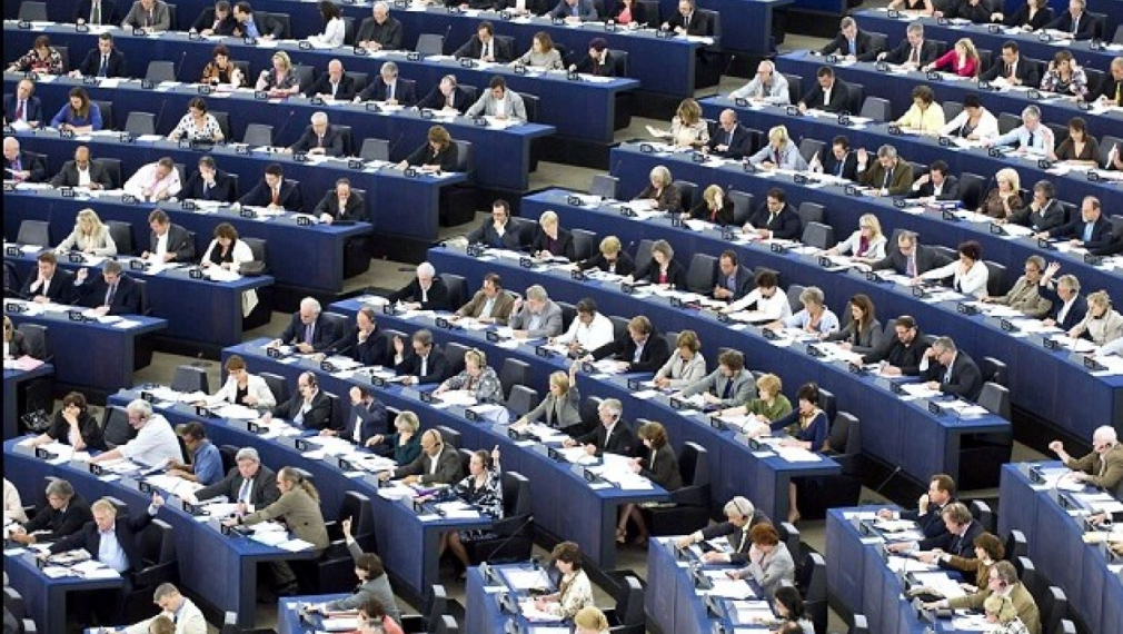 ЕС задейства процедурата за сваляне на имунитета на Льо Пен