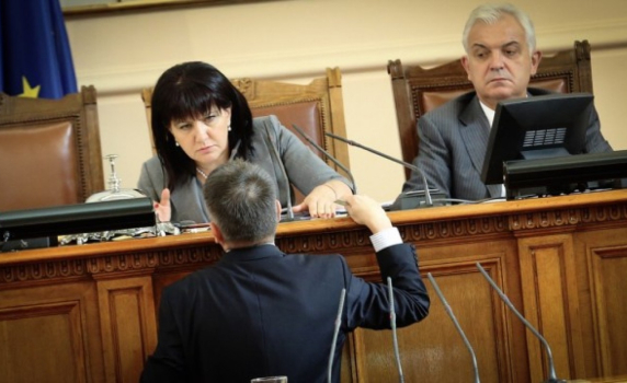 ГЕРБ и БСП се скараха за изслушването на Цацаров и министри в оставка