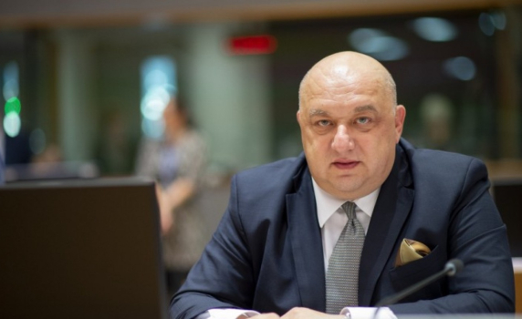 Кралев: Защитава ли Румен Радев корупцията в спорта?