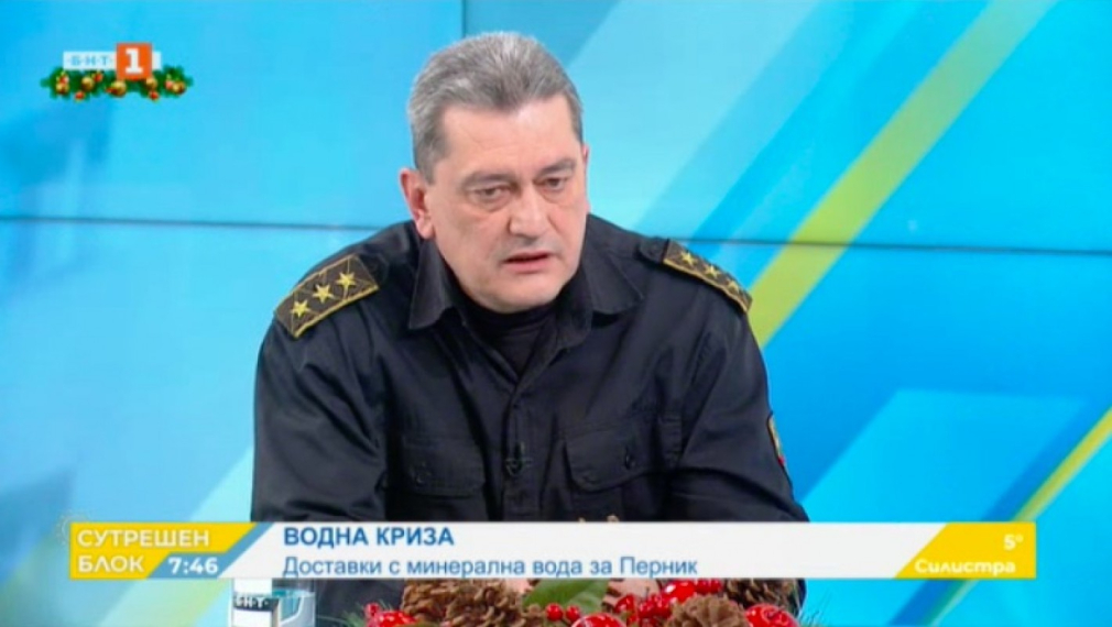 Доставят над 110 тона бутилирана вода в Перник