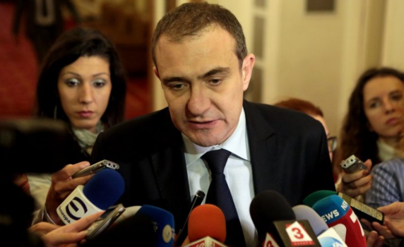 Гуцанов поиска оставката на Нинова заради резултата във Варна 