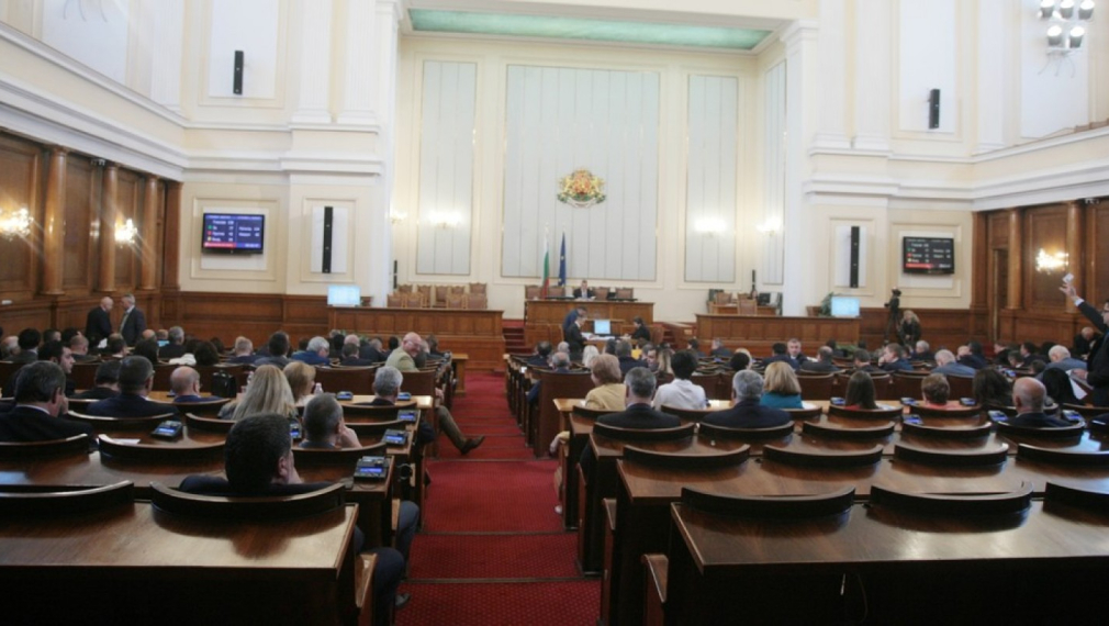 Парламентът прие на първо четене промените в Закона за вероизповеданията 