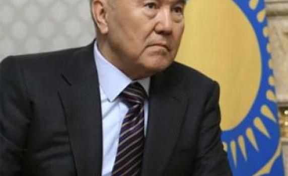 Нурсултан Назарбаев отново встъпи в длъжност