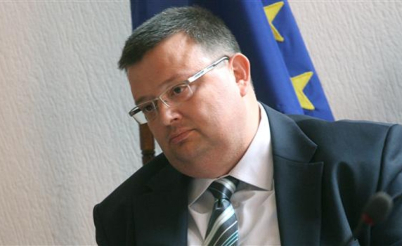 Цацаров оспорва текстове от Закона за МВР