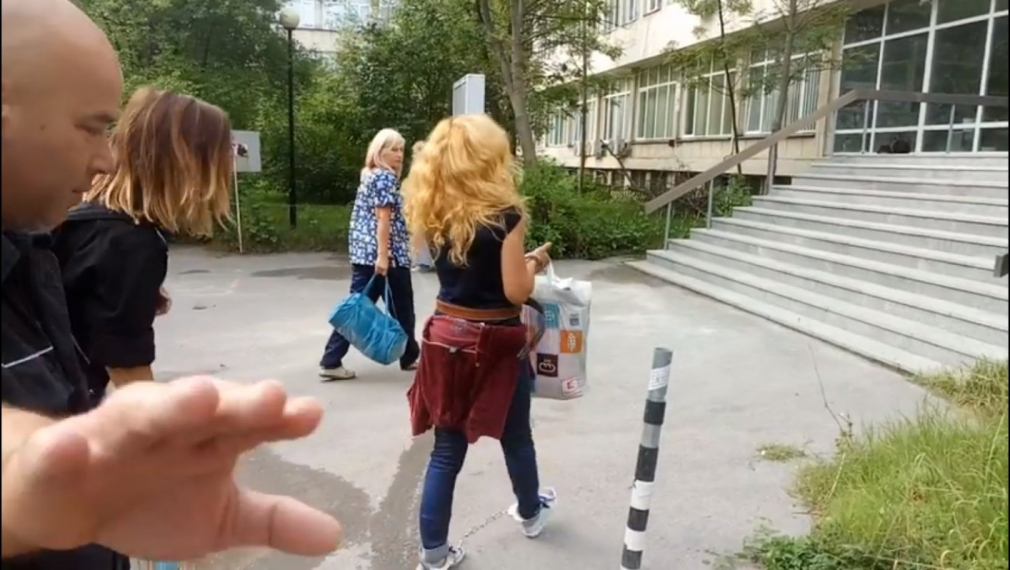 Отведоха Десислава Иванчева в болница с белезници на ръцете и краката  