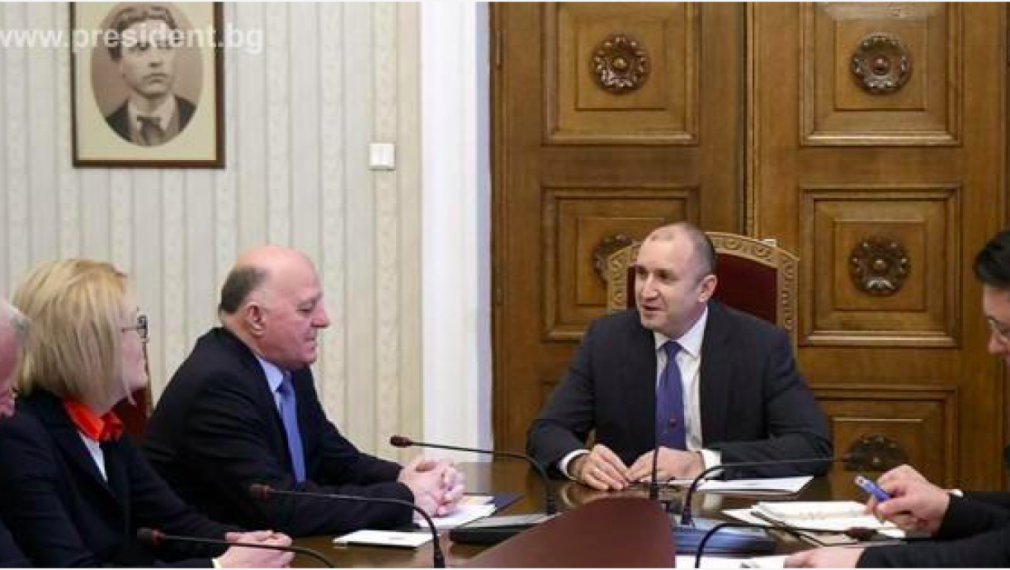 Радев проведе консултации за промени в Конституцията с представители на ВСС 
