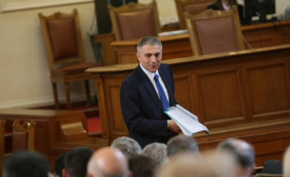 ДПС и Патриотите пак се изпокараха в парламента