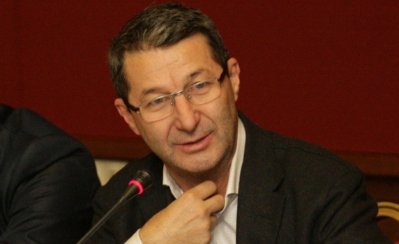 Владимир Каролев:  Министър Москов да се извини и да спре с данъка върху храните