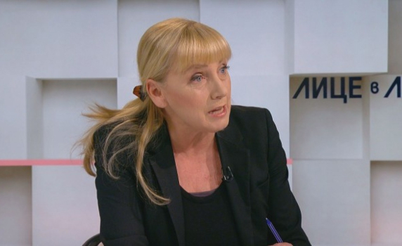 Елена Йончева: "Трите къщи за гости" са петата бухалка на ГЕРБ срещу мен