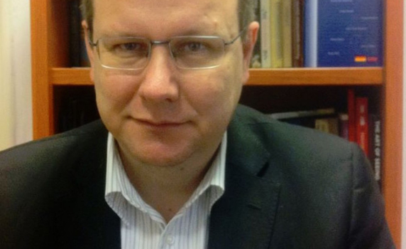 Борисов се превръща в изкупителна жертва на българското общество, което го създаде 