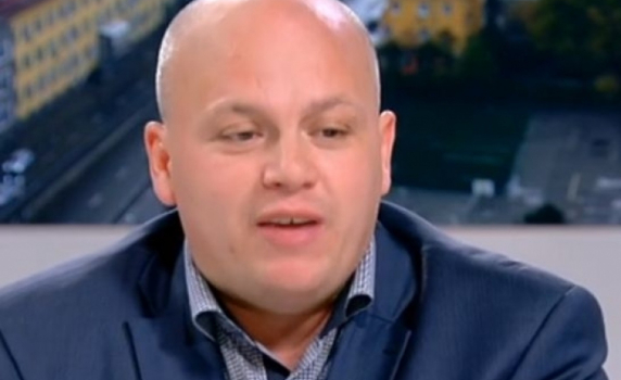 Ал. Симов: Моделът "Цвета Караянчева" е модел на роднинските връзки