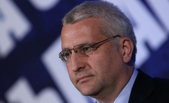 Светослав Малинов не гласувал за "Мобилност" заради закъснял полет