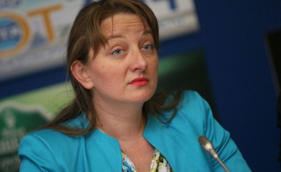 Деница Сачева: 14 058 деца са отпаднали през миналата учебна година