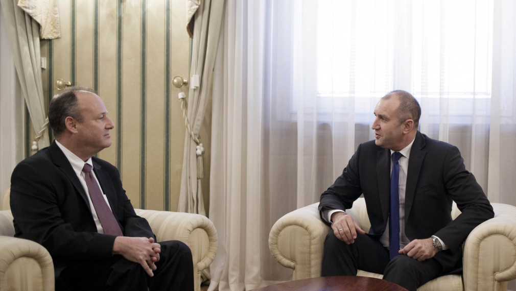 Президентът Радев проведе разговор с американския посланик