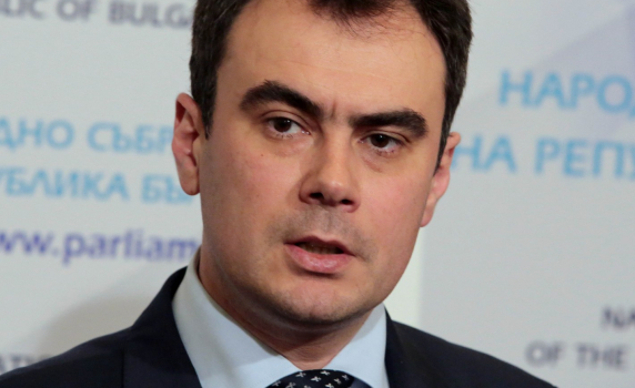 Бойчев: ГЕРБ носи пряка отговорност за ниския авторитет на парламента