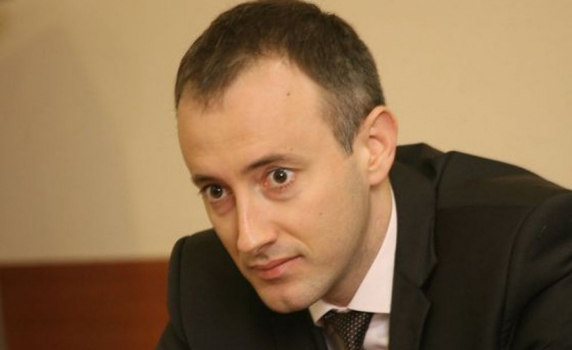  Министър Вълчев против камери в класните стаи