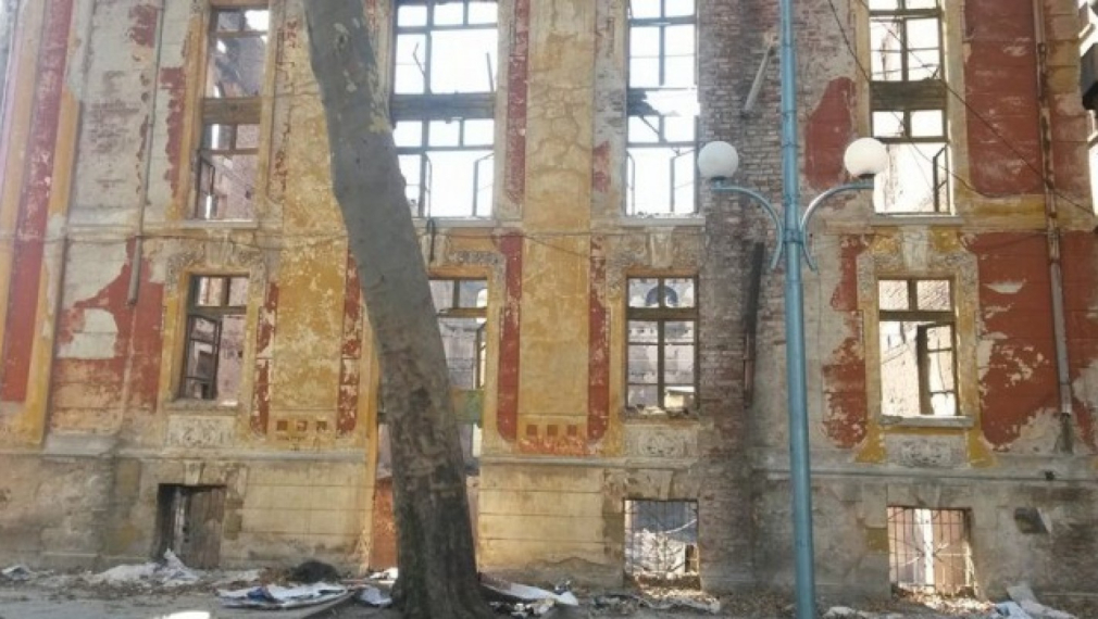 Задържаха бездомник за палеж на тютюневите складове в Пловдив