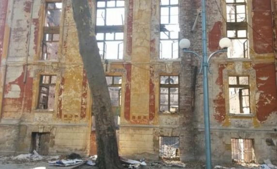 Задържаха бездомник за палеж на тютюневите складове в Пловдив