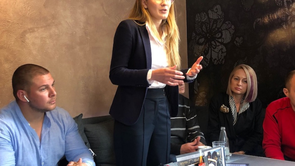 Студенти по медицина към Цветелина Пенкова: Не е честно да ни принуждават да бягаме от собствената си държава