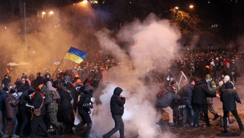 Близо 300 протестиращи и полицаи ранени тази нощ в Украйна
