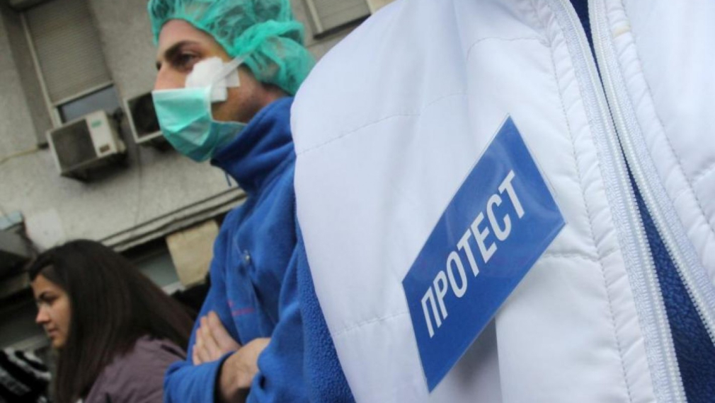 Медсестрите отказват да напуснат сградата на МЗ след среща с Ананиев