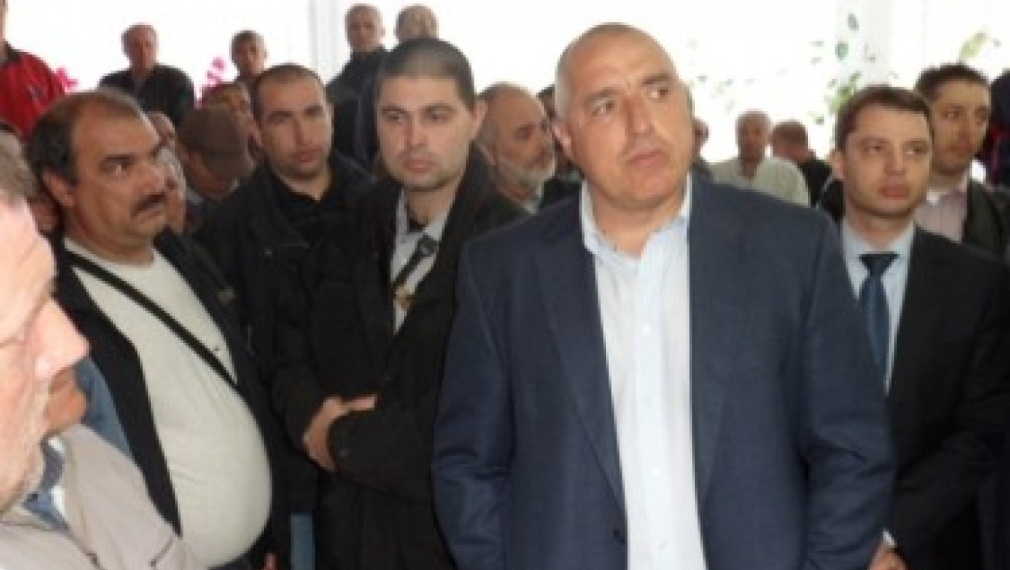 Аплодисменти за Борисов в Кърджали, той обещава заплати до четвъртък (обновена) Аплодисменти за Борисов в Кърджали, той обещава заплати до четвъртък (обновена)