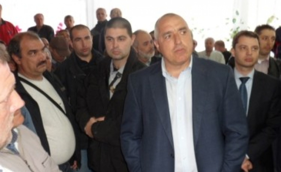 Аплодисменти за Борисов в Кърджали, той обещава заплати до четвъртък (обновена)