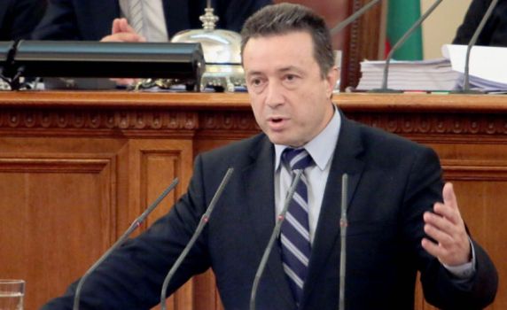 Стоилов: Трябва да издигнем паметници на глупостта и подлостта