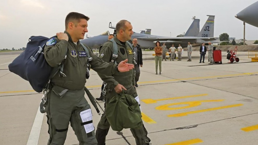 Президентът Радев ще пилотира "Рафал" по време на визитата си във Франция