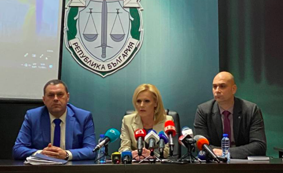 До 1300 евро на смяна от подкупи събирали митничари на "Калотина"