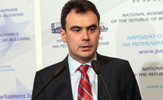Бойчев: Не е работа на премиера да спира обществени поръчки