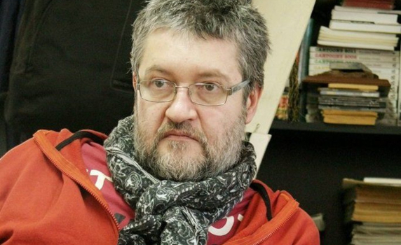 Комарницки v/s Хазарта: Може ли бунтар да се храни на трапезата на властта?