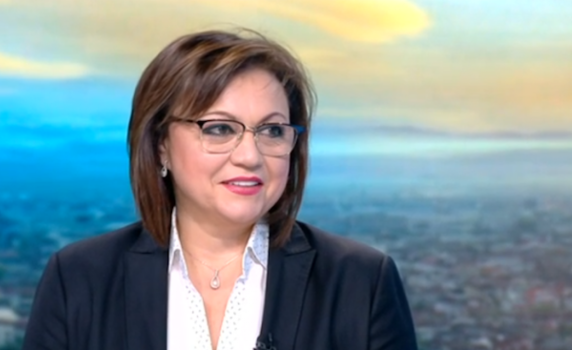 Нинова: Борисов сменя гумите на автомобил, чийто двигател не работи