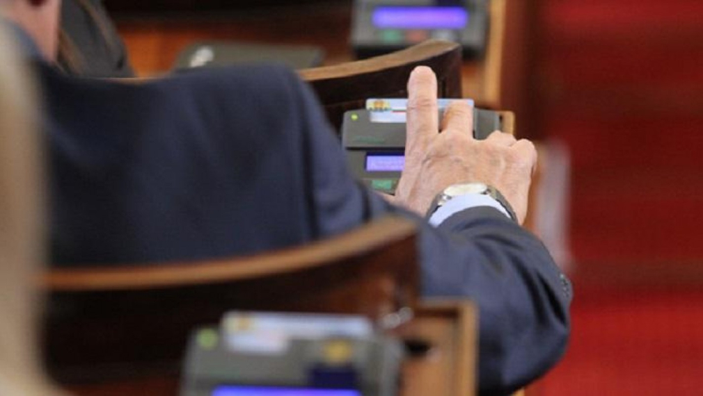 Парламентът гласува 250 лв. минимална пенсия от 1 юли догодина