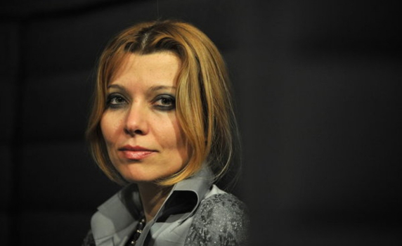 Елиф Шафак: Турция се "плъзга назад”