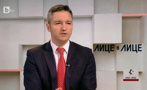 Вигенин призова Нинова да оттегли оставката си 